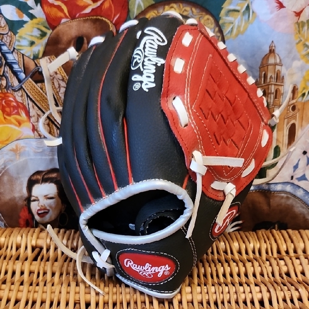 Child Rawlings Black and Red Baseball Glove Regular